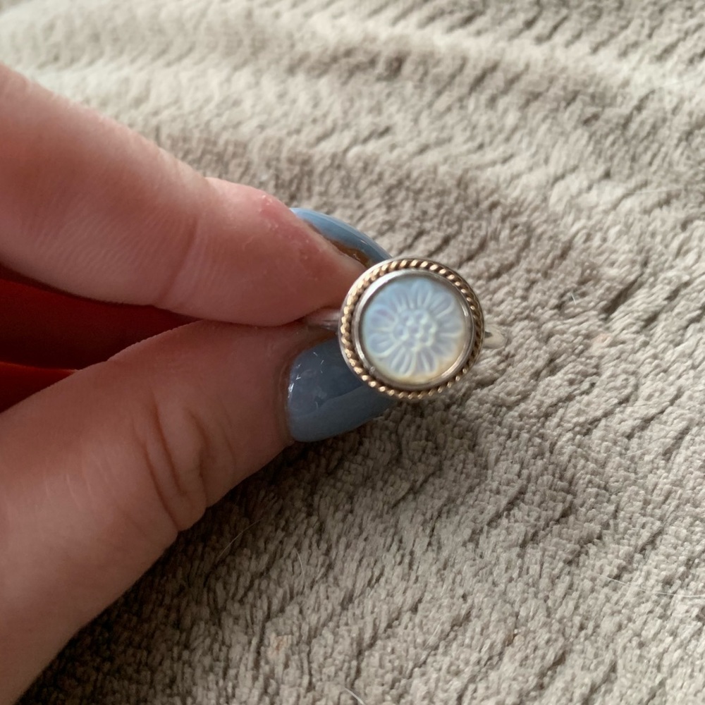 PANDORA two toned mother of pearl daisy ring